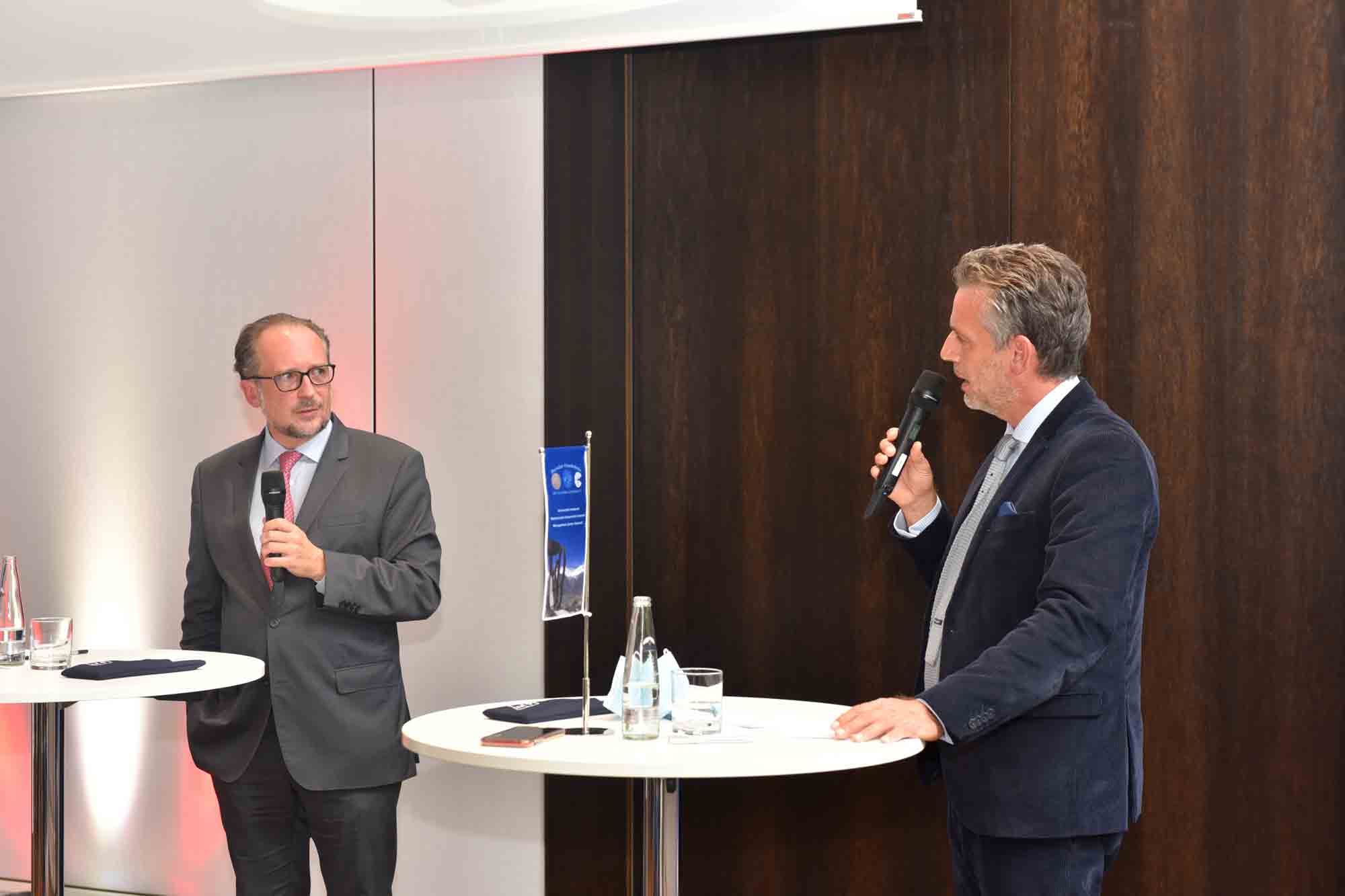 Bundesminister Alexander Schallenberg und Moderator Oliver Stock