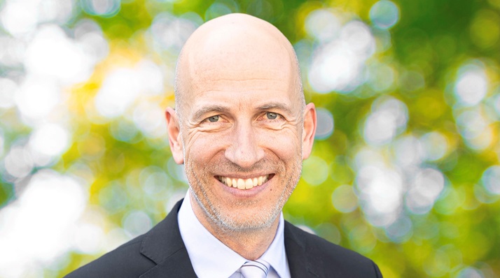 Bundesminister aD Martin Kocher (c) Enzo Holey